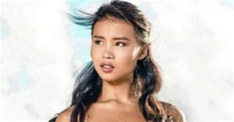 Shipwreckeds Kalia Puts On An Eye Popping Display In Playful Plunging Bikini Daily Star