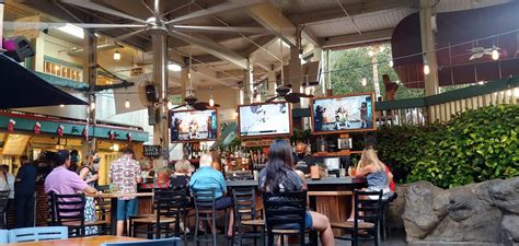 PHOTOS: Front Street in Lahaina, Maui, Hawaii 12/30/2020 - Maui Happy Hours