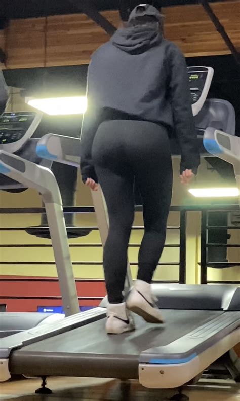Caught Her Jiggly Ass Again But This Time In Leggings Spandex Leggings Yoga Pants Forum