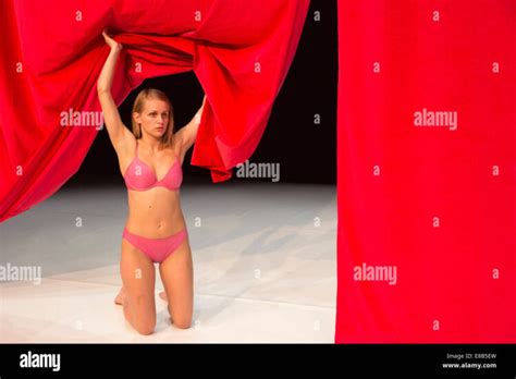 Hot Sexy Sara Forestier Bikini Pics