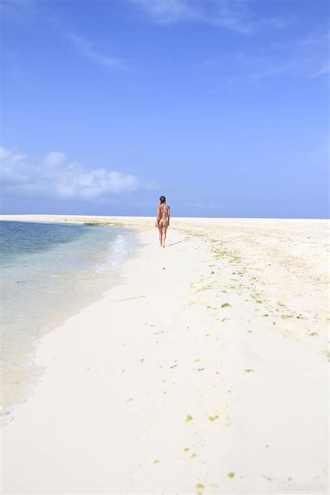 Bikini Model Bellisima AI Enhanced WhiteBeaches Topaz Sharpen Porn Pic