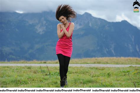 Kajal Aggarwal Tempts Your Mood By Exposing Her Hot Areas I