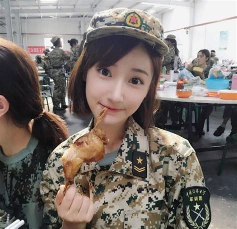 Ngắm nhan sắc hot girl trong kỳ quân sự ở Trung Quốc 2sao