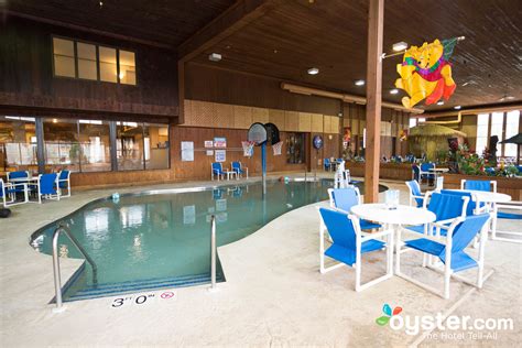 Polynesian Water Park Resort - The Indoor Pool at the Polynesian Resort ...