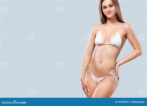 Femme dans le bikini image stock Image du dame modèle