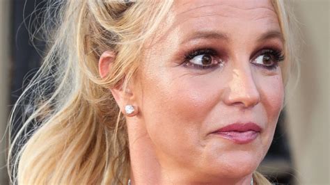 Britney Spears Tanzt Im Bikini Zu Nine Inch Nails An Strip Stange