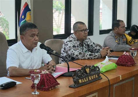 Nilam Sari Lawira Terima Kta Muhammadiyah Sulteng Raya