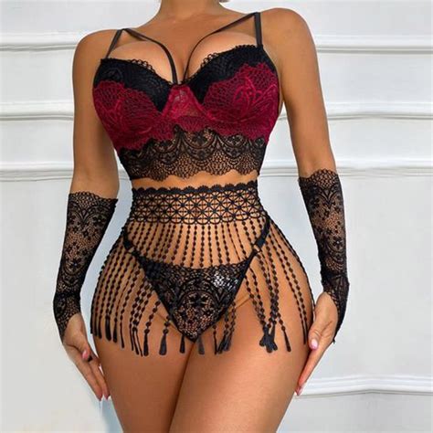 Ensemble de sous vêtements de goût de lingerie sexy pour femme avec anneau en acier en dentelle