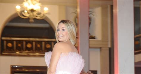 Małgorzata Rozenek Majdan eksponuje pupę w skąpym bikini Fani Gównoburza o gołe pośladki za 3