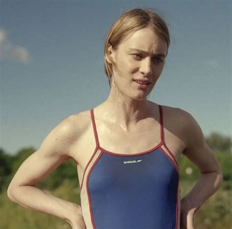 Mackenzie Davis Hot And Sexy Bikini Pictures Livinlavidalowcarb