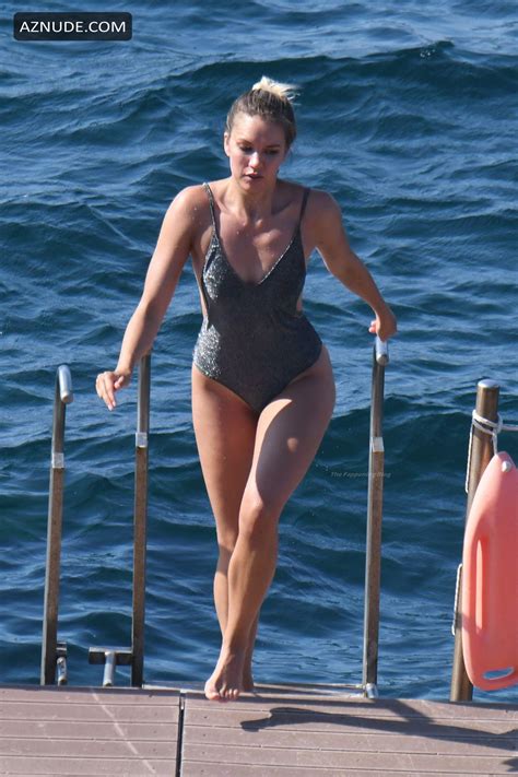 Ema Kovac Sexy Seen With Friends In One Piece Bikini In Ischia AZNude