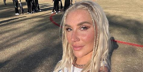 Kesha Just Shared Two New Nude Photos Because She S Bored Of Clothes