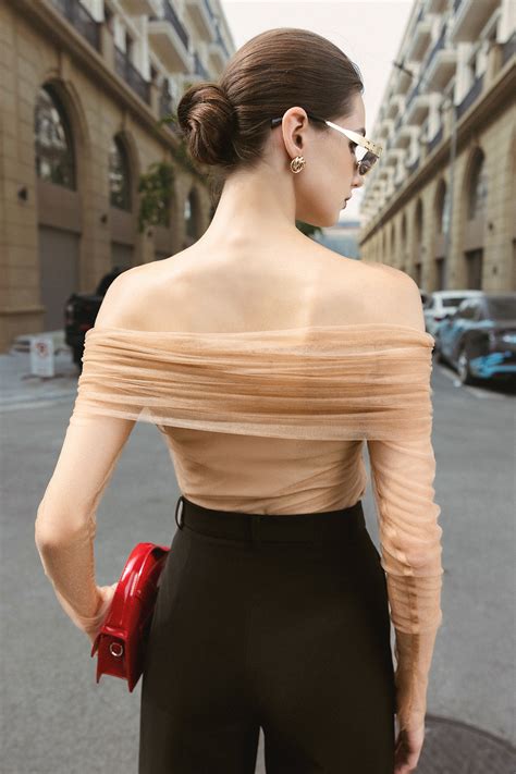 Áo dài tay thiết kế xếp nhún bản lật thân trước nude