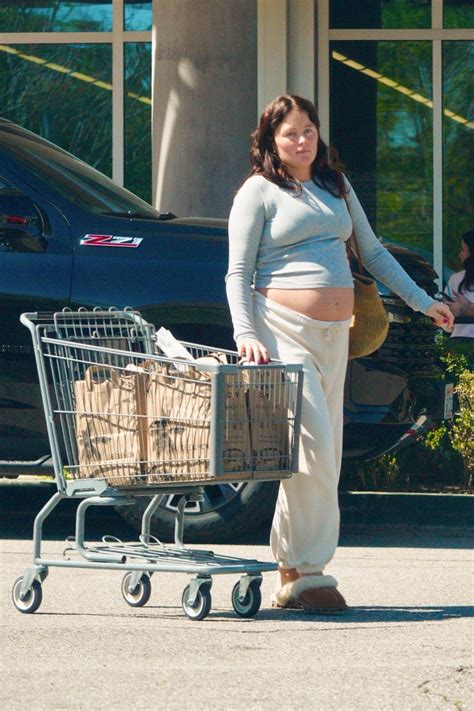 Pregnant OLIVIA MILLAR Out for Grocery Shopping in Calabasas 04/10/2023