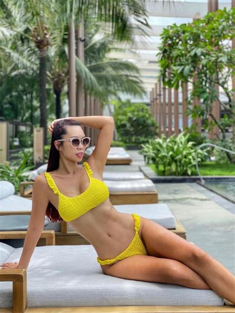 Siêu mẫu Hà Anh khoe loạt ảnh diện bikini ấn tượng tiết lộ items yêu thích của bản thân