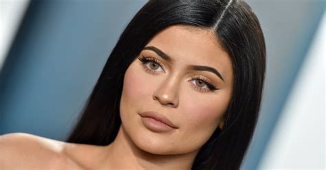 Wywo Ywa A Zazdro W Bikini Ze Stringami Na Zdj Ciach Z Pla Y Zrobionych Przez Paparazzi