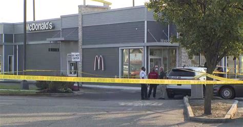 19 Year Old Fatally Shot Near Mcdonalds In Hempstead Cbs New York