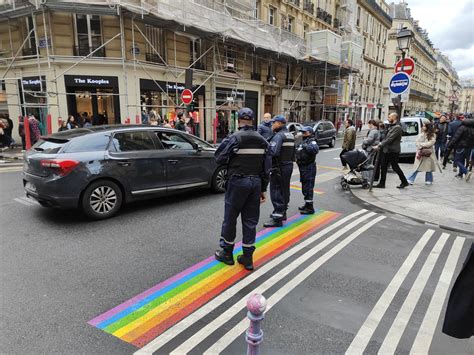 V Lo Du Marais On Twitter Cet Apr S Midi La Police Faisait Respecter