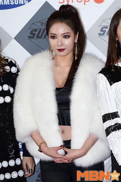 SAO HÀN Style khác biệt của 5 cô nàng 9x hot nhất Kbiz