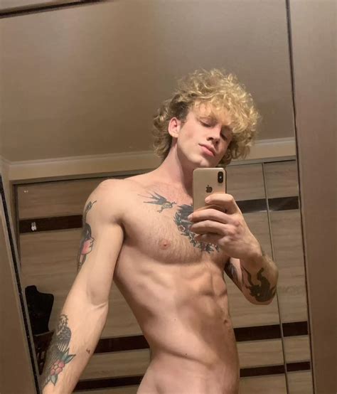 Whats Below Nudes Altdudesgonewild NUDE PICS ORG