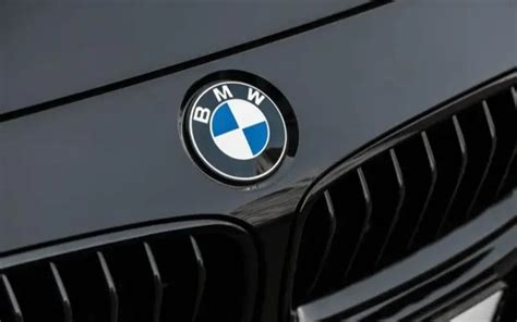 BMW Logo Meaning : The BMW Logo's Journey