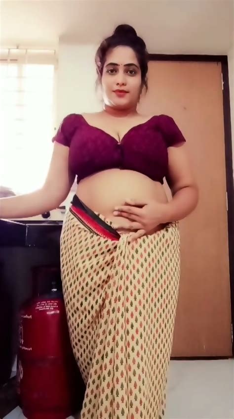 Big Boobs Wife Stripping Her Saree And Nude