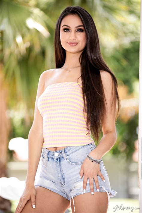 Eliza Ibarra Porn Pic