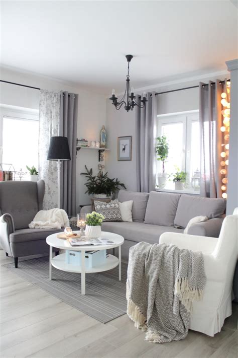 Интерьер гостиной два окна - 98 фото