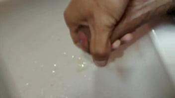 masturbarse en el baño XVIDEOS