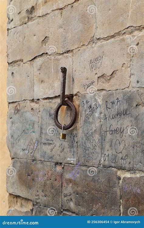 medieval hitching post   wall    house  florence