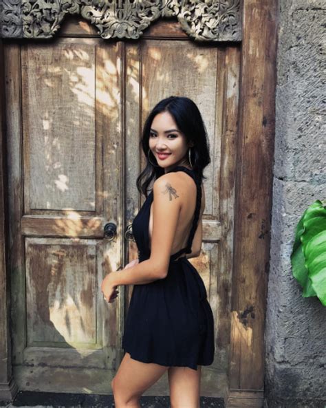 Ngắm cô gái Hàn Quốc nóng bỏng sinh ra để mặc bikini Mùa hè muốn dài bao lâu cũng được