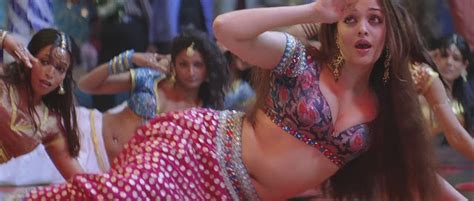 Hot Actress Aishwarya Rai Hot In Saree