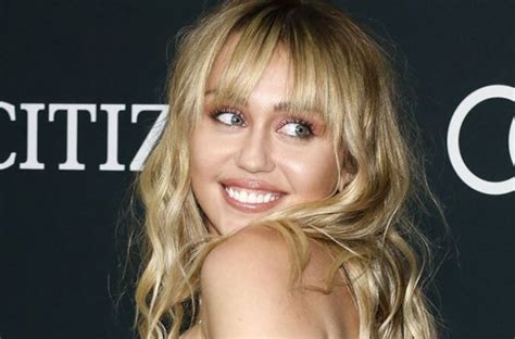 Barely Covering The Breast Miley Cyrus Got Naked And Stunned Her Fans Everythingfun