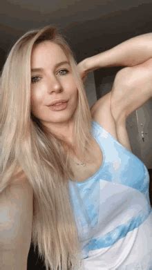 Cute Blonde GIFs Tenor