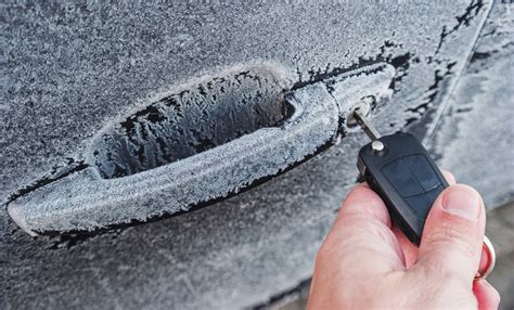 Šta da uradite ako vam se zalede vrata automobila?