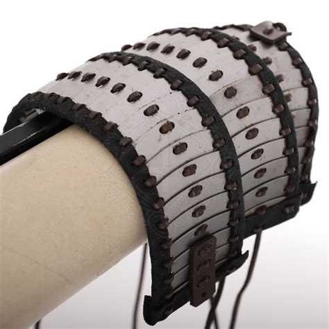 Lamellar Pauldrons Pair Outfit4events