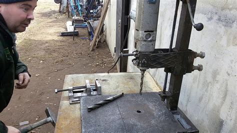 СВЕРЛИЛЬНЫЙ станок на базе домкрата от Жигулей!!! - YouTube