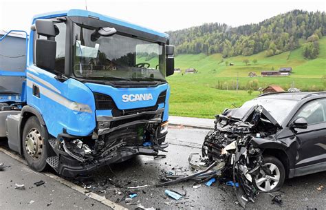 Neo1 Mein Radio Hasle LU Unfall Zwischen Auto Und Lastwagen Zwei