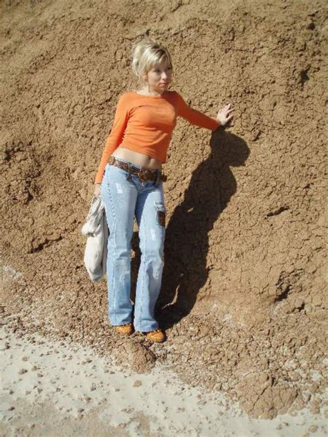 Tony Tit MILF Robin Shows Off Slut 147 Porn Pic