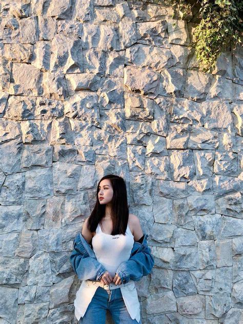 Hot girl Tâm Tít thiêu đốt mạng xã hội với bikini khoe sắc vóc trẻ như gái 18