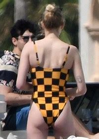 Sophie Turner S Ass On A Yacht Candid Photos