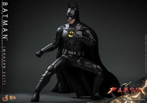PREORDINE DC Hot Toys Batman Modern Suit Michael Keaton The Flash Movie Action Figure
