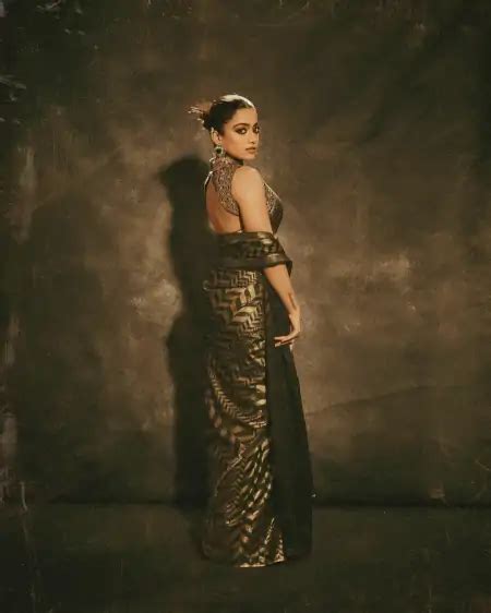 Rashmika Mandanna Hot Pics And Photo In Saree