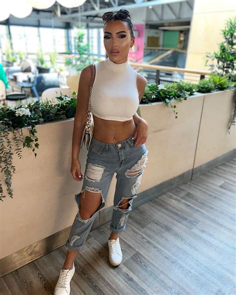 Rhiannon In Ripped Jeans R Hot Chavs