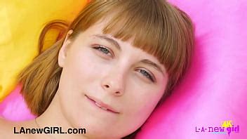 Une Superbe Fille Au Look De Jeune Femme Montre Son Corps Sexy XVIDEOS