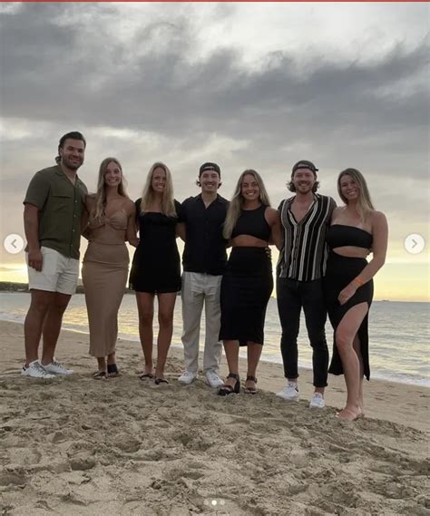 Hockey La Blonde De Rapha L Harvey Pinard Contre Les Groupies De Montr Al