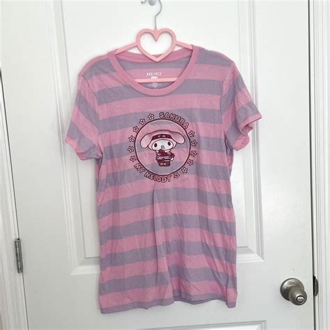 Hot Topic Women S Pink T Shirt Depop