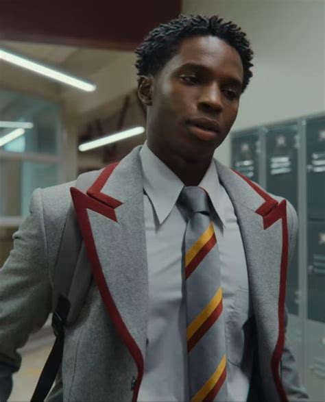 Ngỡ ngàng vì tuổi thật của dàn cast Sex Education Nam chính hóa ra chỉ là đàn em gương mặt