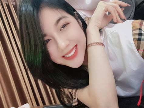 Soi profile hot girl bánh tráng đánh gục trái tim Rambo Cao Lãnh lớn hơn 2 tuổi rất trẻ