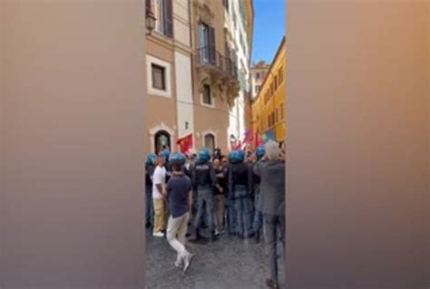 Roma Corteo Davanti Alla Camera Contro Il Ddl Sicurezza Tiscali Notizie